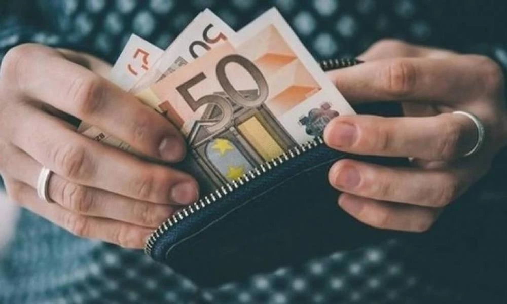 Στον «αέρα» τα κυβερνητικά μέτρα στήριξης κατά της ακρίβειας - «Χτύπημα» και στο κοινωνικό μέρισμα